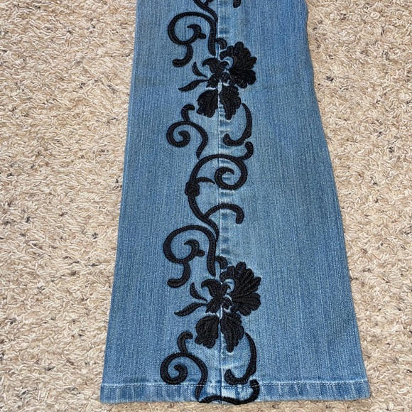 Black Floral Embroidered Jeans - Picture 7 of 8